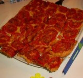 Pizza/plaattaart Met Tomaten En Kaas