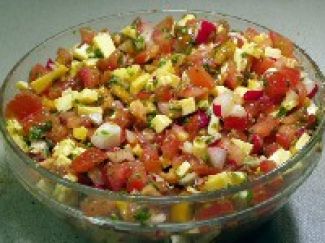 Frisse Salade Met Radijsjes, Tomaten En Citroen