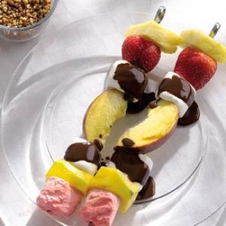 Marshmallow-fruitspiesen Met Chocoladesaus