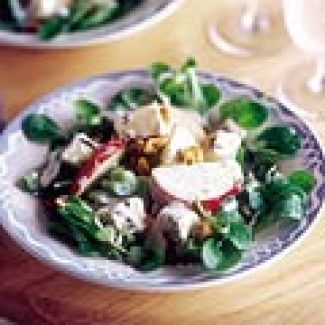 Heerlijke Salade Met Appel, Blauwaderkaas En Walnoten